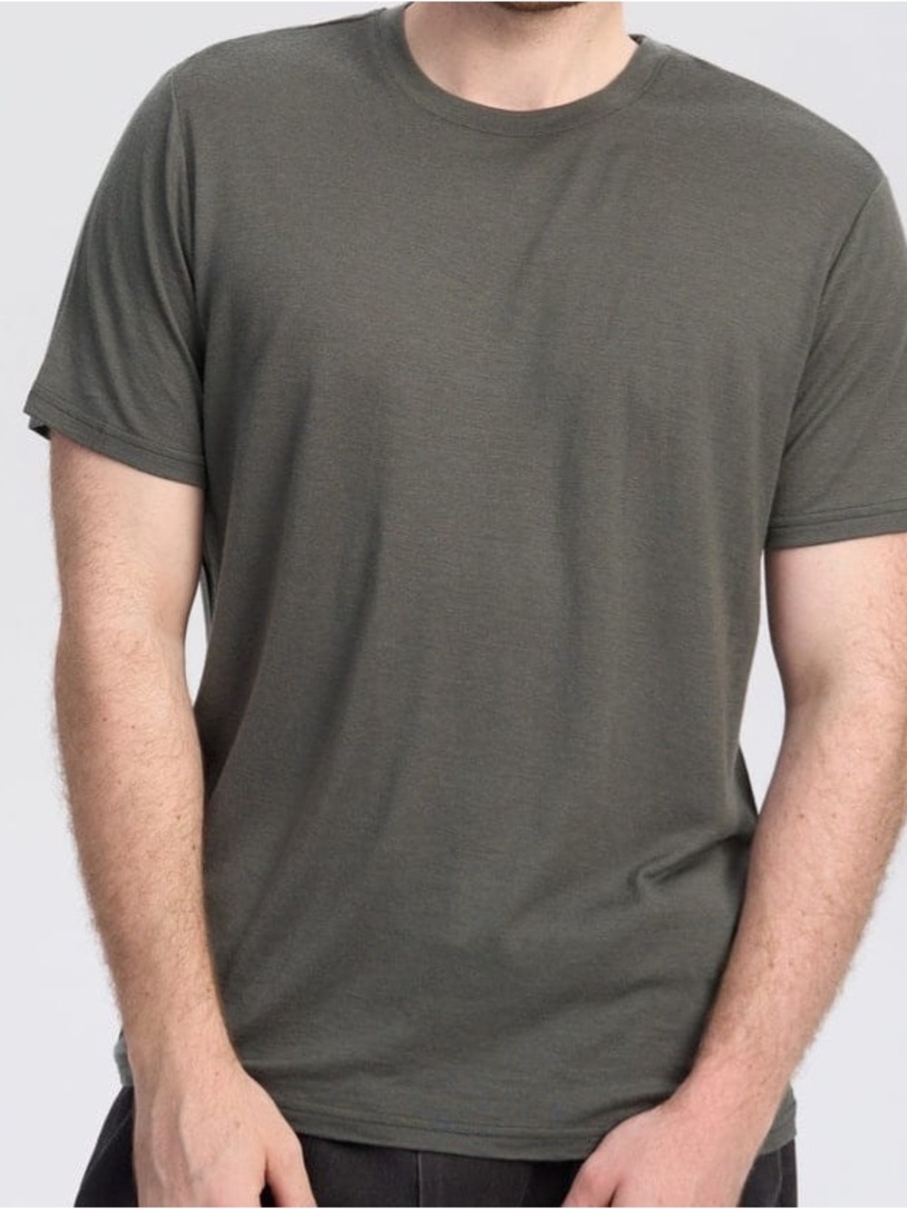 Classic Men's Crewneck T‑Shirt in Olive